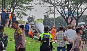 Satu korban meninggal dunia saat terjebak di badan pesawat, petugas gabungan masih melakukan evakuasi